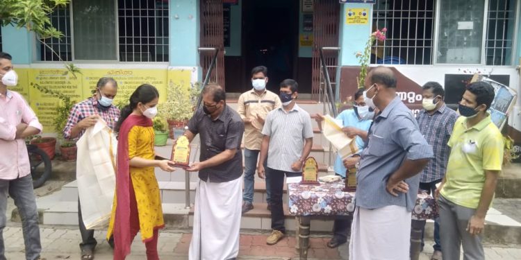 ഡോക്ടേഴസ് ദിനത്തിൽ ഡോക്ടർമാരെ നെന്മാറയിലെ വ്യാപാരികൾ ആദരിച്ചു