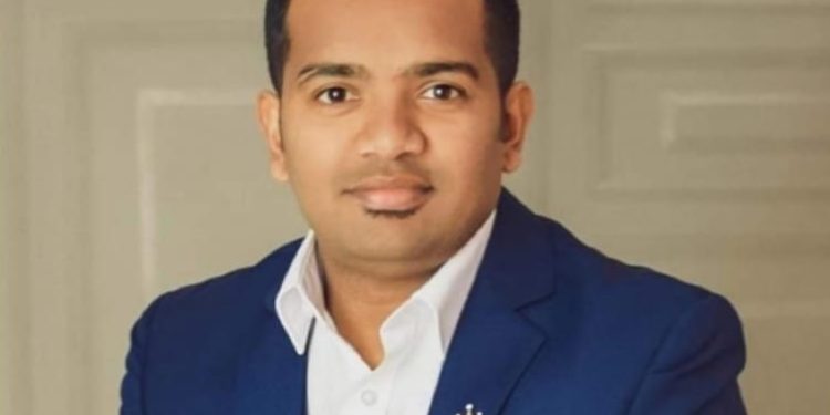 നിർധനരായ വിദ്യാർത്ഥികൾക്ക് കൈത്താങ്ങായി പൂർവവിദ്യാർത്ഥി