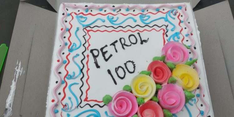 വ്യത്യസ്തമായ രീതിയിൽ പ്രതിഷേധിച്ച് പല്ലശ്ശന കോൺഗ്രസ് കമ്മിറ്റി.