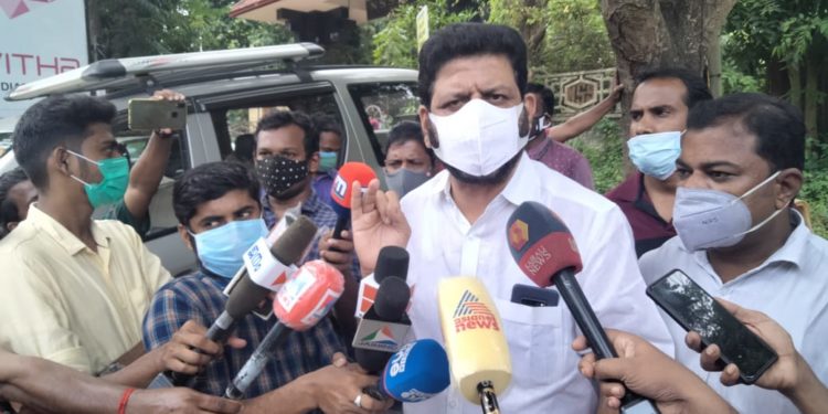 മുകേഷ് പൊതുസമൂഹത്തോട് മാപ്പുപറയണമെന്ന്  വി. കെ ശ്രീകണ്ഠൻ