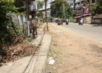 ഫുട്പാത്തിലെ കുറ്റിചെടികൾ നശിപ്പിച്ചു