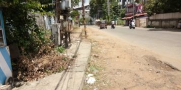 ഫുട്പാത്തിലെ കുറ്റിചെടികൾ നശിപ്പിച്ചു