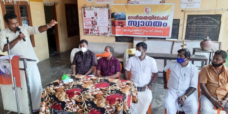 KSRTC യിൽ നടപ്പിലാക്കിയ 12 മണിക്കൂർ സിംഗിൾ ഡ്യൂട്ടി സർക്കാർ നയമാണോ എന്ന് വ്യക്തമാക്കണം:K L രാജേഷ്