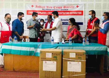 ജില്ലാശുപത്രിയിലേക്ക് വെൻറിലേറ്ററും ഓക്സിജൻ കോൺസഡറേറ്ററും നൽകി
