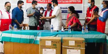 ജില്ലാശുപത്രിയിലേക്ക് വെൻറിലേറ്ററും ഓക്സിജൻ കോൺസഡറേറ്ററും നൽകി