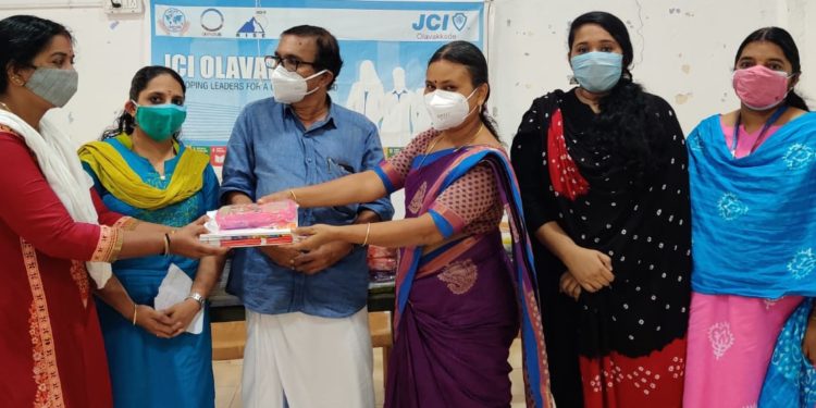 ജെ.സി.ഐ ഒലവക്കോട് പഠനോപകരണ വിതരണം നടത്തി