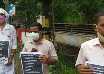 ലോട്ടറി തൊഴിലാളികൾ നിൽപു സമരം നടത്തി.
