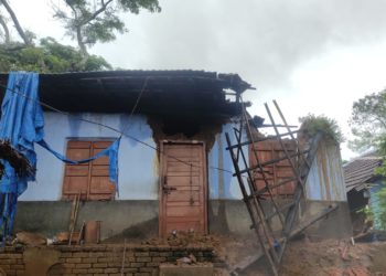 കനത്ത മഴയിൽ വീടുകൾ തകർന്നു.