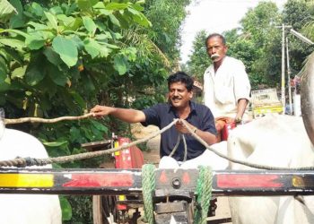 പെട്രോൾ -ഡീസൽ വിലവർധന :കാളവണ്ടി ഓടിച്ച് പ്രതിക്ഷേധം