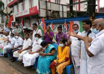 ഐ.എൻ.ടി.യു.സി.പോസ്റ്റോഫീസ് ധർണ്ണ നടത്തി.