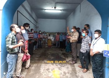 കേന്ദ്ര സർകാർ നയം തിരുത്തുക :  BSNL ജീവനക്കാർ നിൽപ്പുസമരം   നടത്തി.