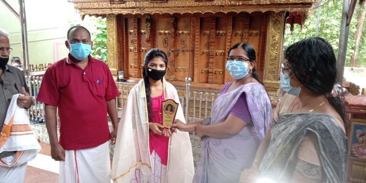 ആദരിച്ചു