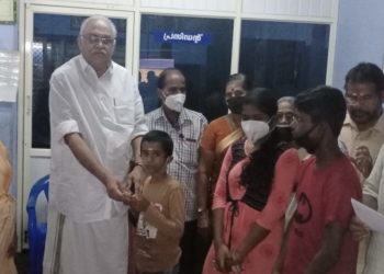 പഠനത്തിന്  ഫോൺ വാങ്ങുന്നതിന്  പല്ലശ്ശന റൂറൽ ക്രെഡിറ്റ്  കോ-ഓപ്പറേറ്റീവ് സൊസൈറ്റിയുടെ വായ്പാ വിതരണം