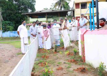 പൂജാപുഷ്പ പൂങ്കാവനവും,  ഊട്ടുപുര ഹാളും എം.ആർ.മുരളി ഉദ്ഘാടനം നിർവഹിച്ചു