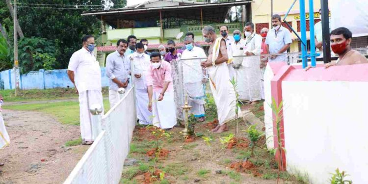 പൂജാപുഷ്പ പൂങ്കാവനവും,  ഊട്ടുപുര ഹാളും എം.ആർ.മുരളി ഉദ്ഘാടനം നിർവഹിച്ചു