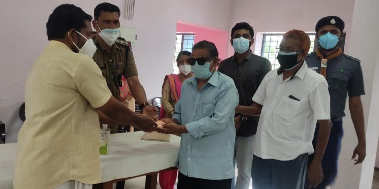 കാഴ്ച്ച പരിമിതരുടെ തൊഴിൽ താമസ കേന്ദ്രത്തിൽ ഭക്ഷണം നൽകി