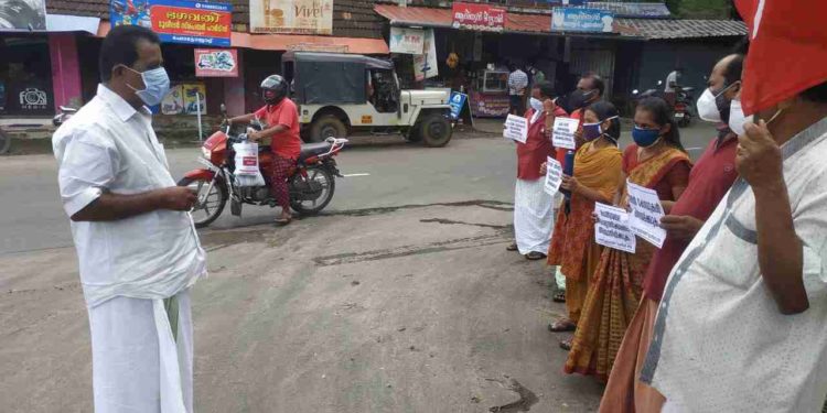 ഇന്ധന വിലവർദ്ധനവിനെതിരെ നിൽപ്പുസമരം നടത്തി