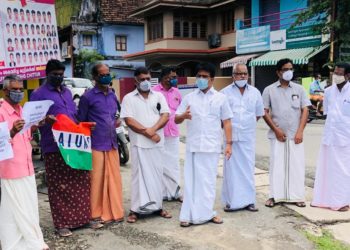 പെട്രോൾ-ഡീസൽ-പാചരവാതക വില വർദ്ധനവിനെതിരെ നിൽപ്പ് സമരം നടത്തി