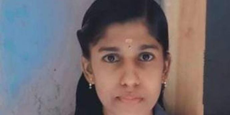 അർച്ചന SSLC യിൽ നേടിയ ഫൂൾ A+ വിജയത്തിന് പൊന്നിന്റെ തിളക്കം