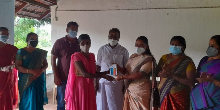 വിദ്യാർത്ഥികൾക്കുള്ള സ്മാർട് ഫോൺ വിതരണോദ്ഘാടനം