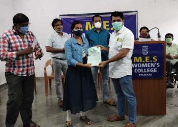 എസ് ആർ സി കമ്മ്യൂണിറ്റി കോളേജ് സർട്ടിഫിക്കറ്റുകൾ വിതരണം ചെയ്തു