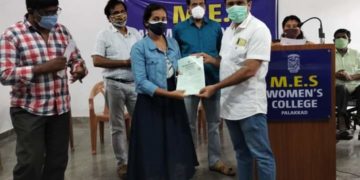 എസ് ആർ സി കമ്മ്യൂണിറ്റി കോളേജ് സർട്ടിഫിക്കറ്റുകൾ വിതരണം ചെയ്തു