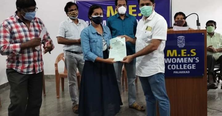 എസ് ആർ സി കമ്മ്യൂണിറ്റി കോളേജ് സർട്ടിഫിക്കറ്റുകൾ വിതരണം ചെയ്തു