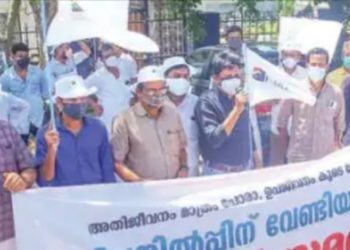 ഫർണിച്ചർ മാനുഫാക്ചറേഴ്സ് അസോസിയേഷൻ നിൽപ്പുസമരം നടത്തി