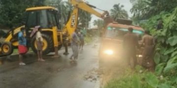 കല്ലടിക്കോട്   ടിപ്പർ ലോറി നിയന്ത്രണം വിട്ട് അപകടം