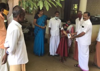 സ്മാർട്ട് ഫോൺ വിതരണം നടത്തി.