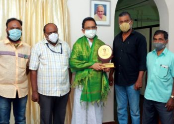 കെ പി മോഹനൻ എംഎൽഎയെ ആദരിച്ചു