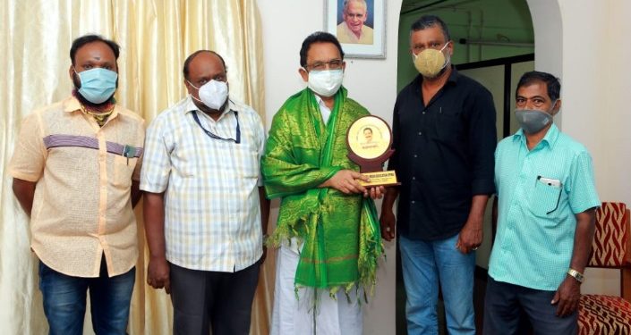 കെ പി മോഹനൻ എംഎൽഎയെ ആദരിച്ചു