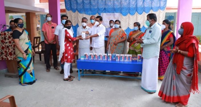 പല്ലാവൂർ സ്കൂളിൽ മുഴുവൻ കുട്ടികൾക്കും ഓൺലൈൻ പഠന സൗകര്യമൊരുക്കി