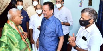 കെ എ ചന്ദ്രന് എൺപതാം പിറന്നാളിന് ആശംസകളർപ്പിച്ച് KVVES