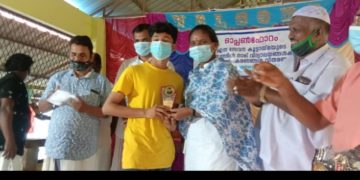 ഓപ്പൺ ഫോറം സേവന കൂട്ടായ്മ പഠനോപകരണങ്ങൾ നൽകി.