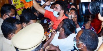 പത്ത് ലക്ഷം ഡോസ് വാക്സിൻ കേരളം വിനിയോഗിക്കാത്തതിൽ പ്രതിഷേധിച്ച്  യുവമോർച്ച