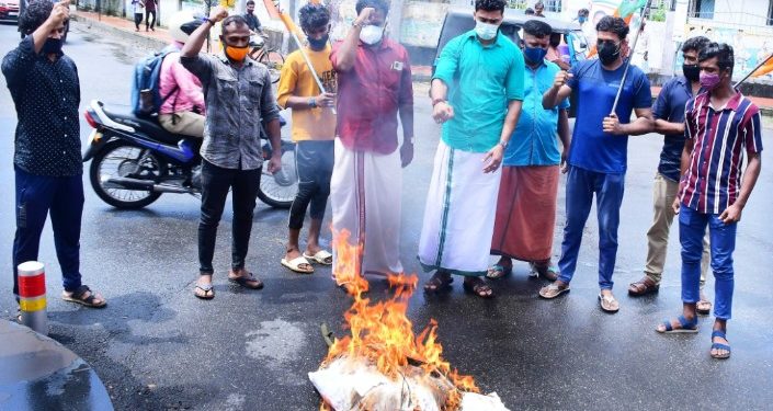 വിദ്യാഭ്യാസ മന്ത്രി യുടെ രാജി അവശ്യം : യുവമോർച്ച പ്രതിഷേധ മാർച്ച്
