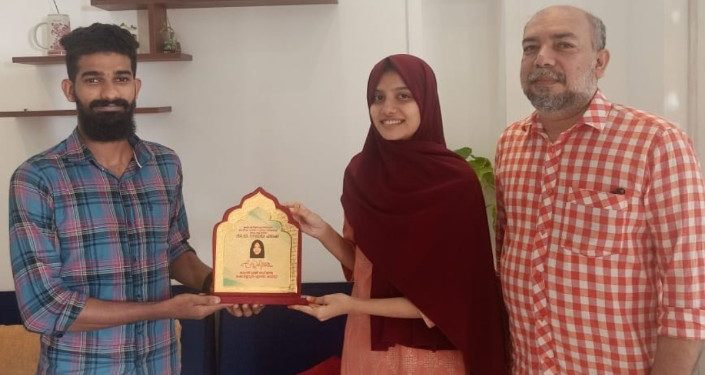 എം. ബി. എ. രണ്ടാം റാങ്ക് നേടിയ സി വി റസ്മിയ ഫിദയെ ആദരിച്ചു.