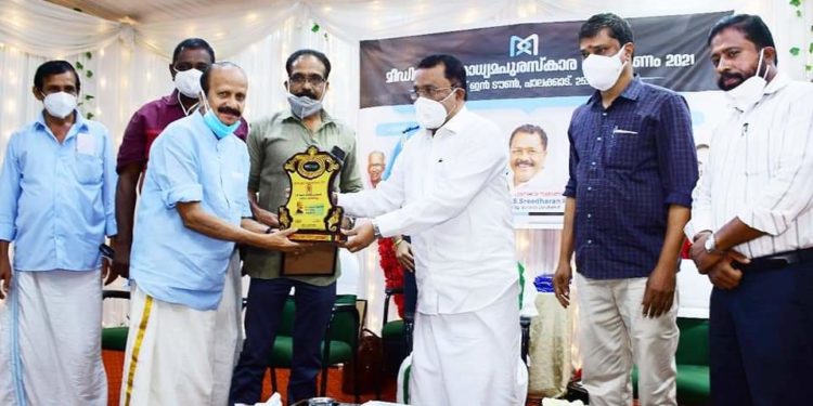 മീഡിയാ ക്ലമ്പിൻ്റെ 2 മാദ്ധ്യമ പുരസ്ക്കാരം വിതരണം ചെയ്തു