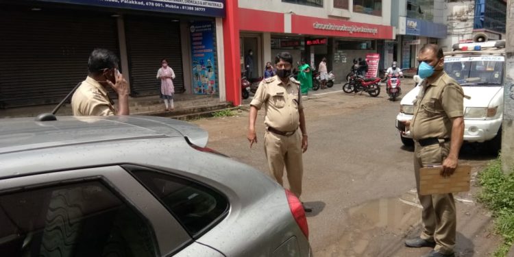 നഗരത്തിലെ അനധീകൃത പാർക്കിങ്ങ് പിടികൂടി.