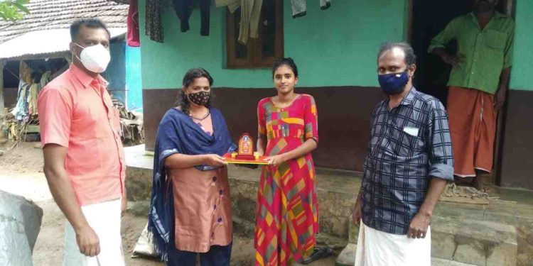 വിജയികളെ അനുമോദിച്ചു.