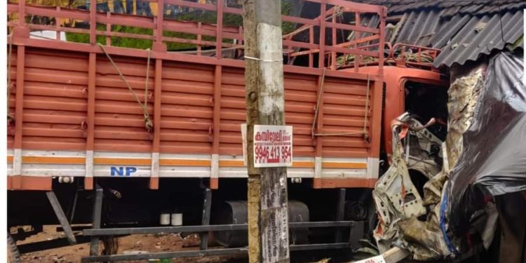 കോഴിക്കോട് – പാലക്കാട് ദേശീയപാതയിൽ അപകടങ്ങൾ തുടർക്കഥയാകുന്നു
