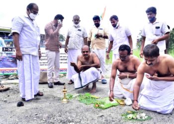 ശ്രാദ്ധ ബലി നടത്തി പ്രതിഷേധിച്ചു