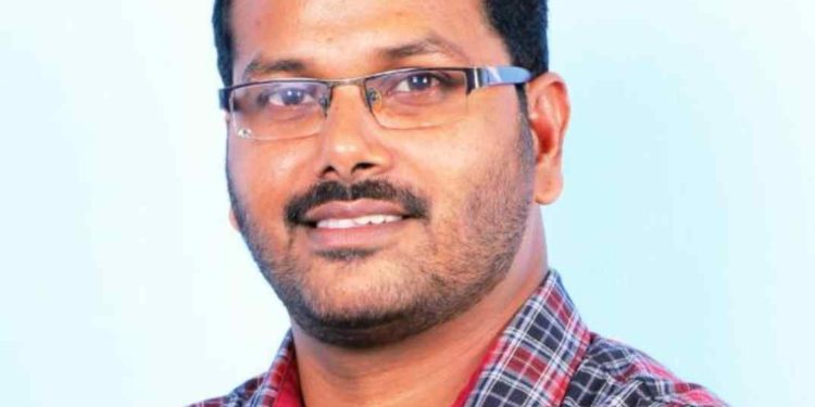 മലബാറിലെ ഹയർസെക്കൻ്ററി പ്രതിസന്ധി : മന്ത്രി കണ്ണടച്ച് ഇരുട്ടാക്കുകയാണ്