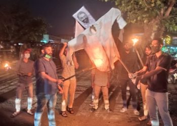 ഫ്രറ്റേണിറ്റി മാർച്ചിന് നേരെ പോലീസ് നരനായാട്ട്: വിദ്യാഭ്യാസ മന്ത്രിയുടെ കോലം കത്തിച്ച് പ്രതിഷേധം