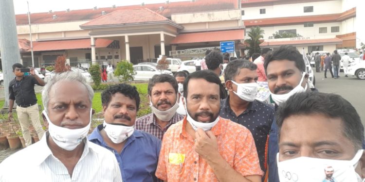 ഇന്ത്യൻ ഹോക്കി ടീം ഗോൾ കീപ്പർ  ശ്രീജേഷിന് അഭിവദ്യമർപ്പിച്ച് പാലക്കാട് ജില്ലാ ഹോക്കി അസോസിയേഷൻ