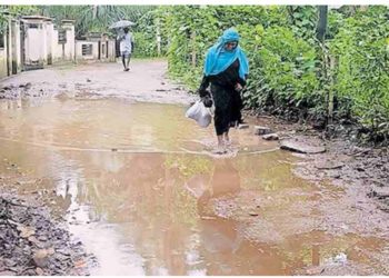 വെള്ളക്കെട്ടായി കിടക്കുന്ന മണ്ണാർക്കാട് മുക്കണ്ണം ഹരിത നഗർ റോഡ്.
