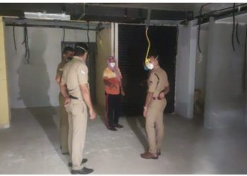 റെയിൽവേ സ്റ്റേഷനിലെത്തിച്ച 49 കുപ്പി വിദേശമദ്യം പിടികൂടി