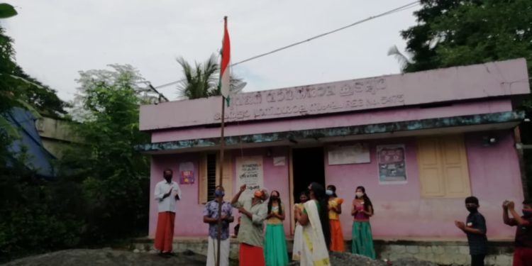 കൂടല്ലൂർ യുവജന വായനശാലയിൽ   പതാക ഉയർത്തി