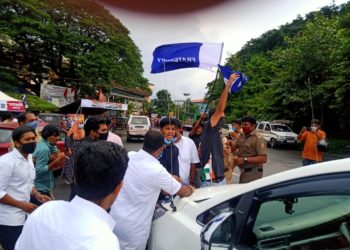ഫ്രറ്റേണിറ്റി പ്രവർത്തകർ  മന്ത്രി എ.കെ ശശീന്ദ്രനെ തടഞ്ഞു.